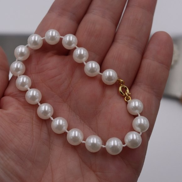 Set of 2 Children size Faux Pearl Bracelet & Earrings Set. - Picture 5 of 7